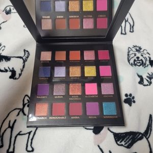 NIB Eloise Beauty The Queen Eyeshadow Palette